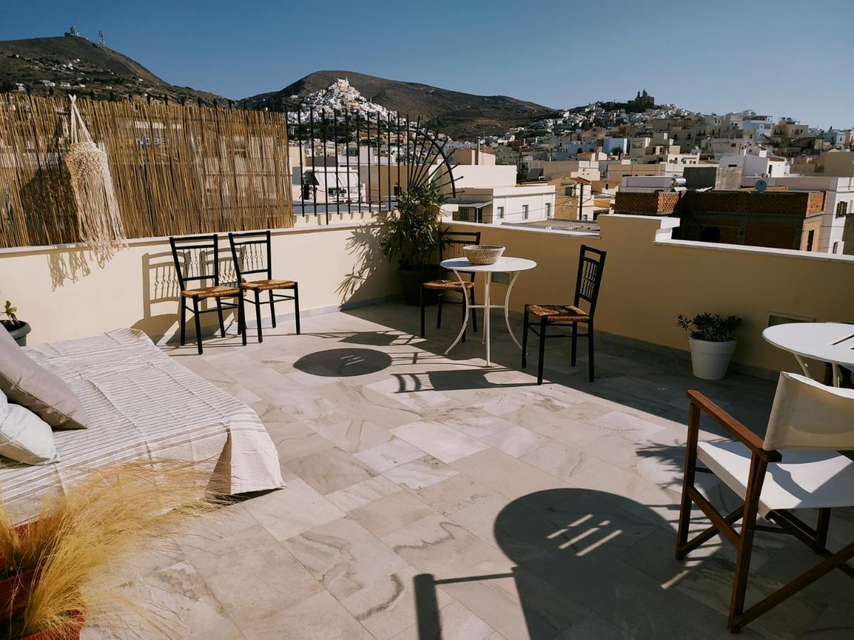 Fiera Guesthouse แอร์มูโปลี ภายนอก รูปภาพ