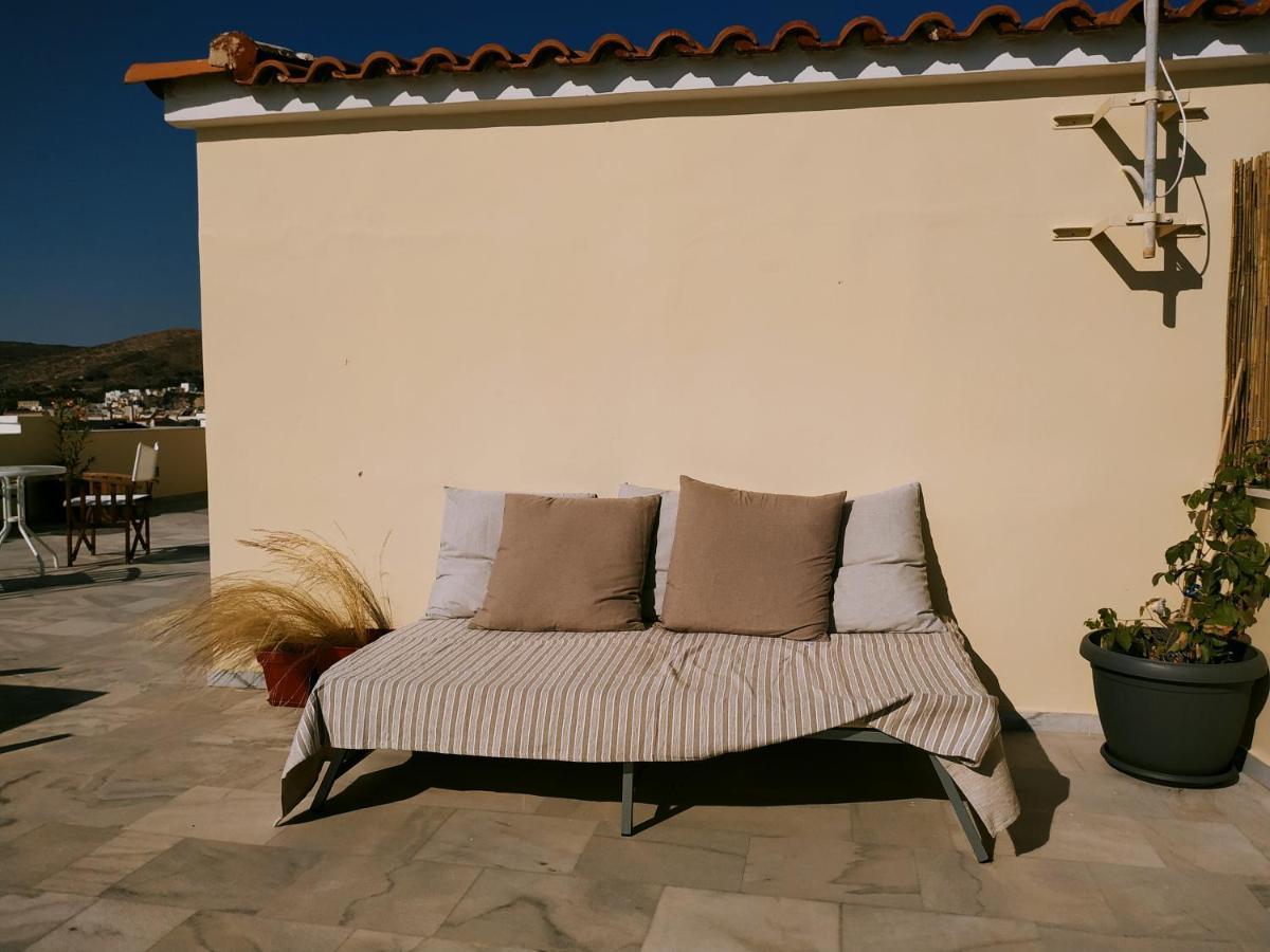 Fiera Guesthouse แอร์มูโปลี ภายนอก รูปภาพ