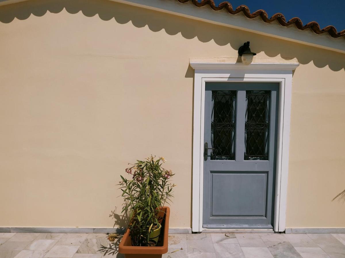Fiera Guesthouse แอร์มูโปลี ภายนอก รูปภาพ