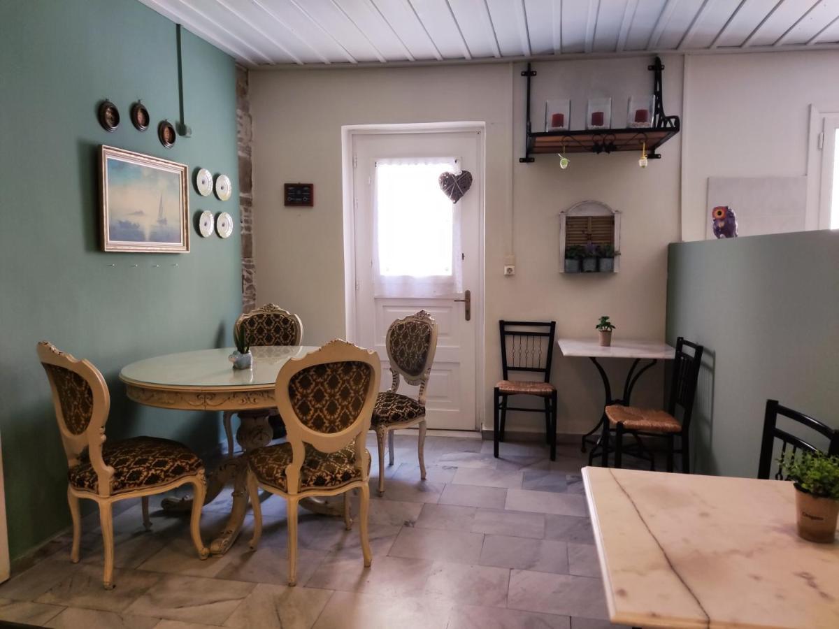 Fiera Guesthouse แอร์มูโปลี ภายนอก รูปภาพ