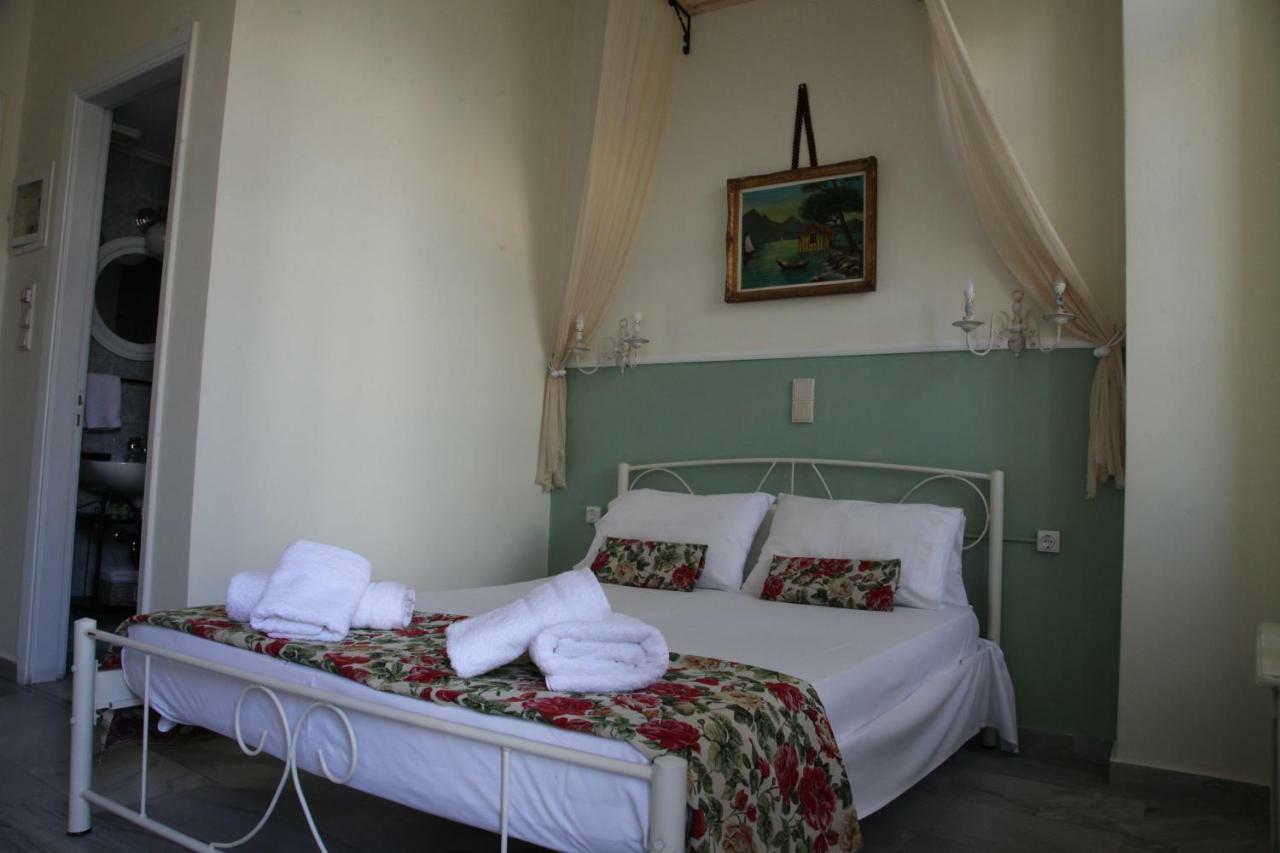 Fiera Guesthouse แอร์มูโปลี ภายนอก รูปภาพ