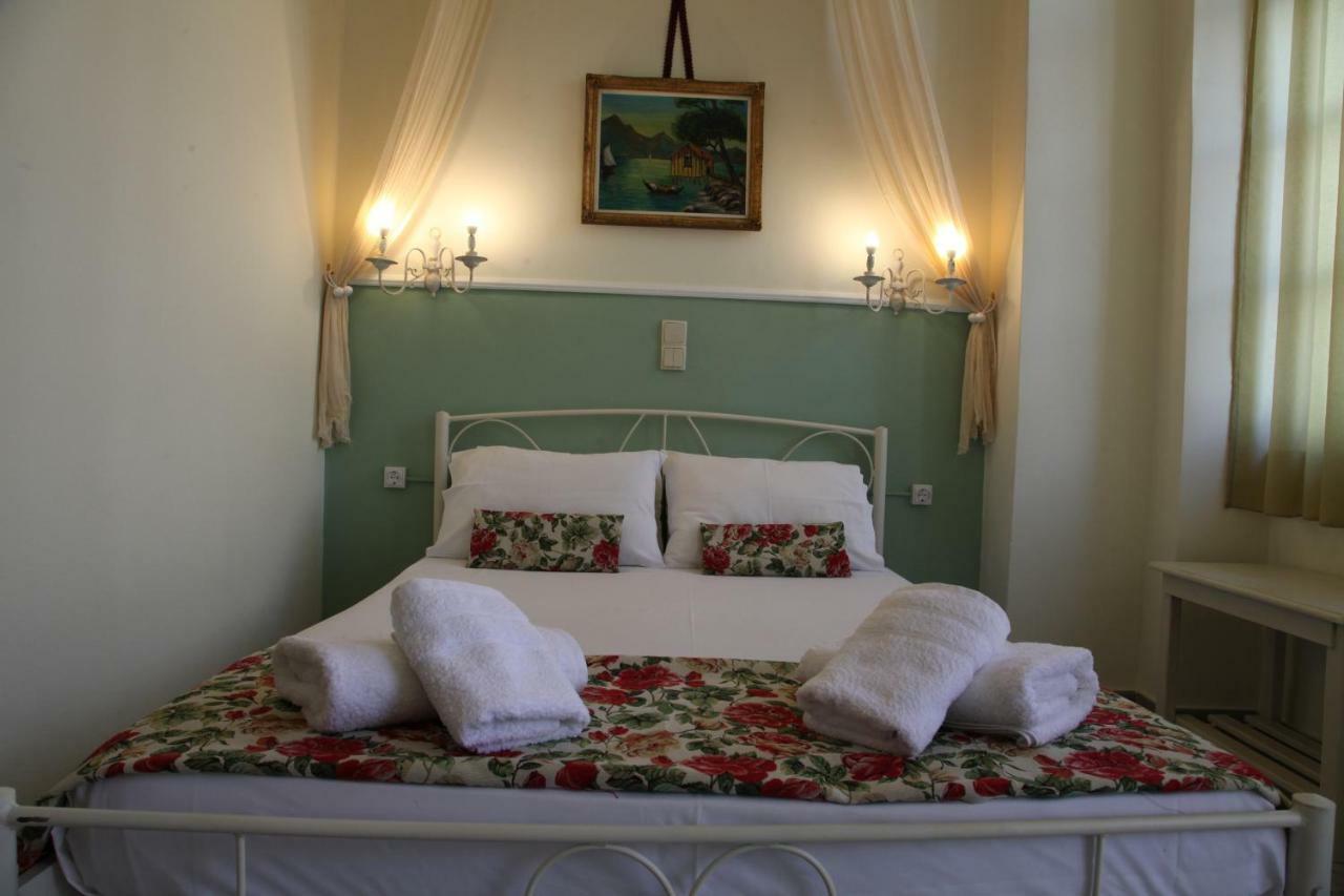 Fiera Guesthouse แอร์มูโปลี ภายนอก รูปภาพ