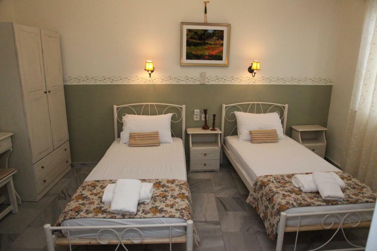 Fiera Guesthouse แอร์มูโปลี ภายนอก รูปภาพ