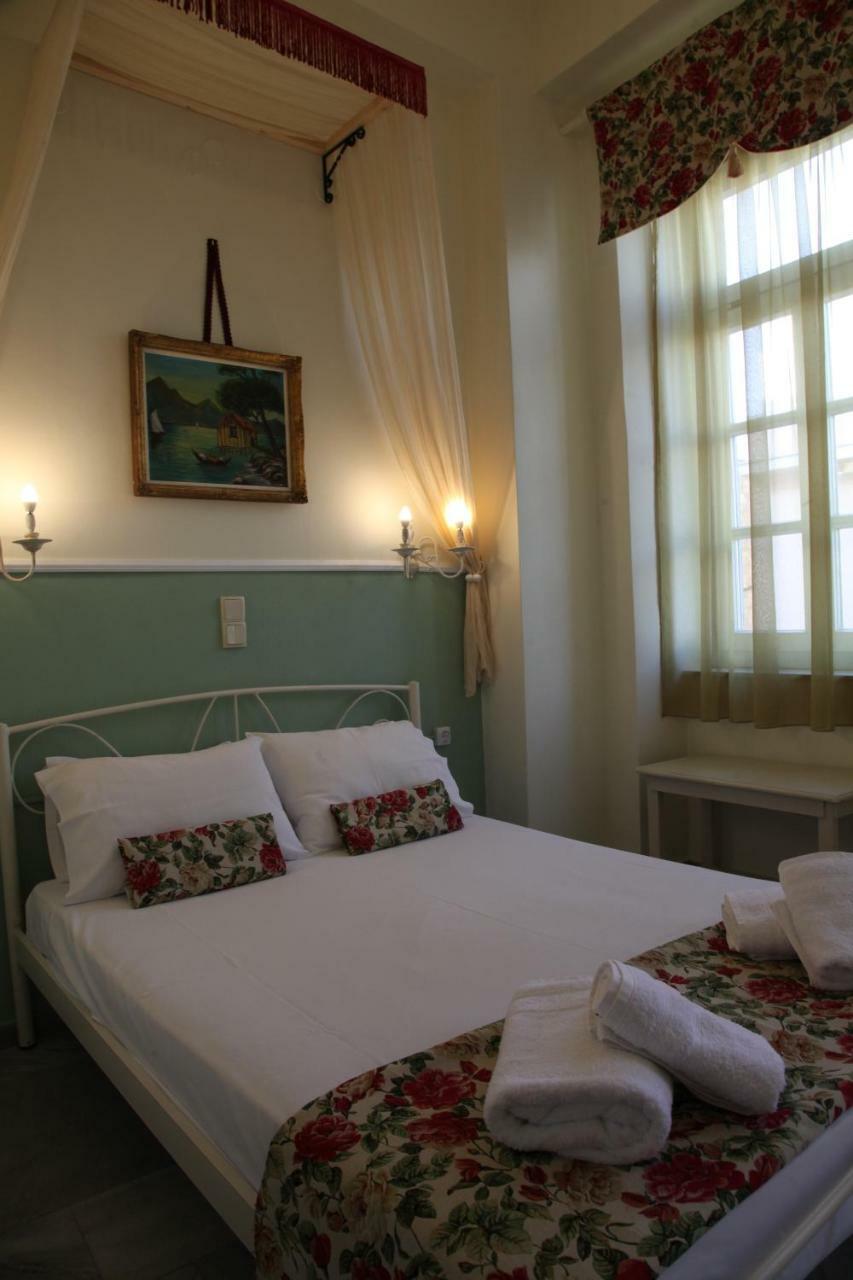 Fiera Guesthouse แอร์มูโปลี ภายนอก รูปภาพ