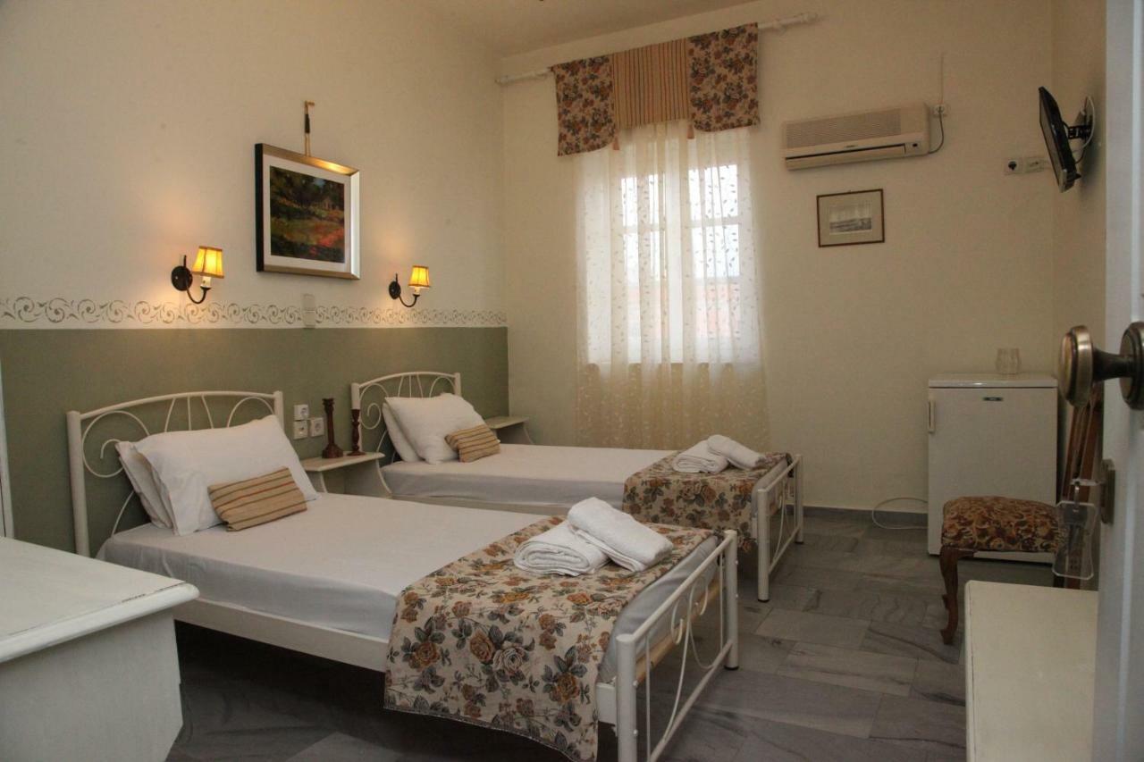 Fiera Guesthouse แอร์มูโปลี ภายนอก รูปภาพ