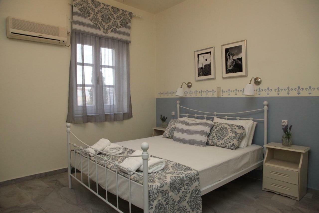 Fiera Guesthouse แอร์มูโปลี ภายนอก รูปภาพ