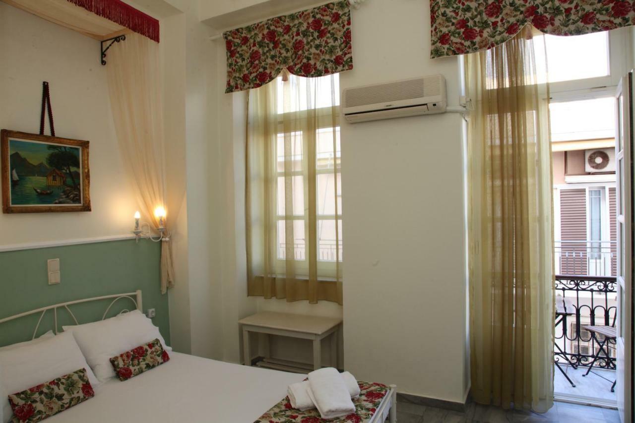 Fiera Guesthouse แอร์มูโปลี ภายนอก รูปภาพ