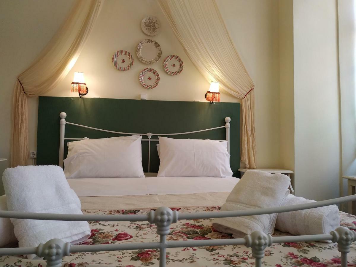 Fiera Guesthouse แอร์มูโปลี ภายนอก รูปภาพ