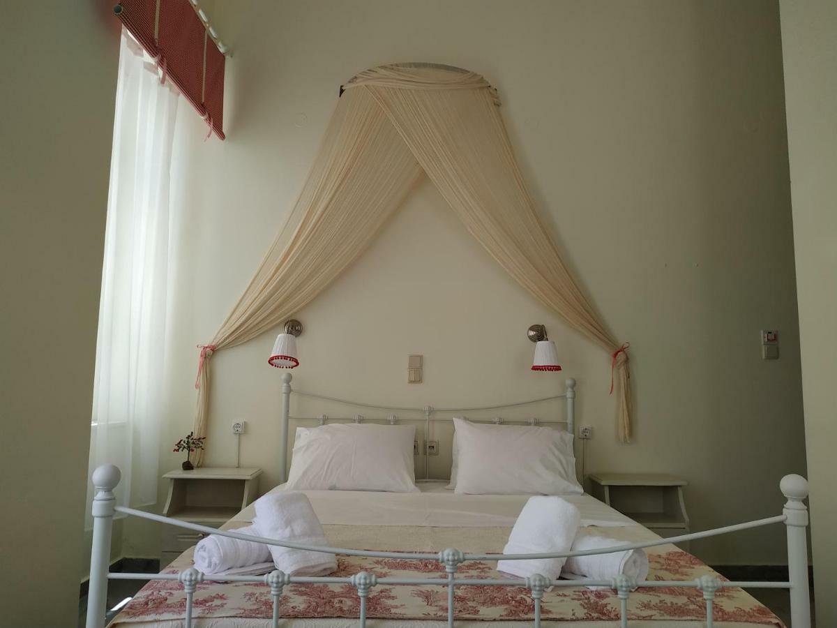 Fiera Guesthouse แอร์มูโปลี ภายนอก รูปภาพ