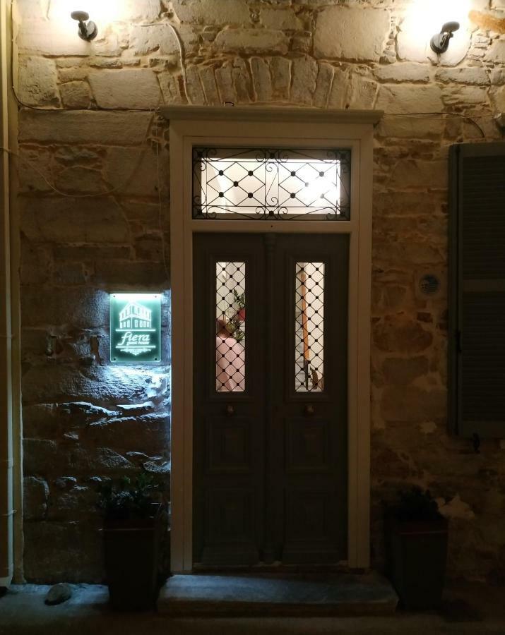 Fiera Guesthouse แอร์มูโปลี ภายนอก รูปภาพ