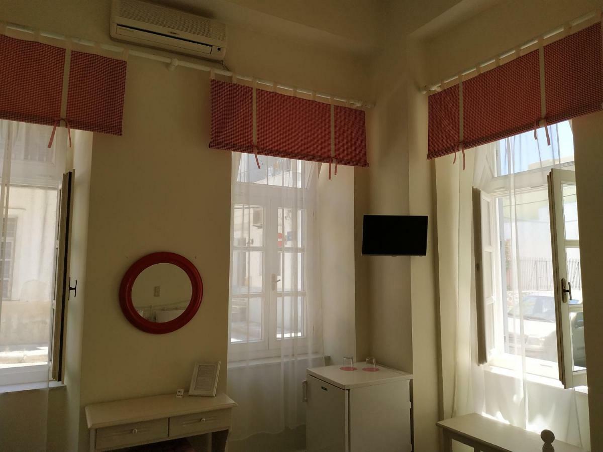 Fiera Guesthouse แอร์มูโปลี ภายนอก รูปภาพ